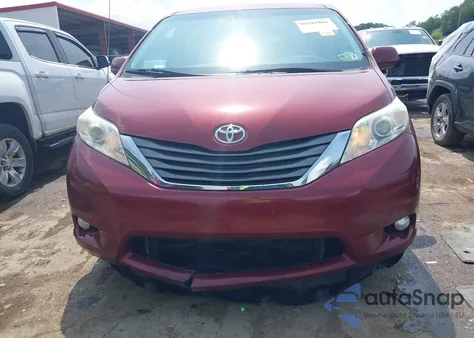 2014 Toyota Sienna Xle 7 Passenger z USA, uszkodzony, nr VIN 5TDDK3DC5ES087111